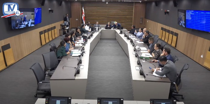 Comisión rechaza proyecto sobre portación de armas impulsado por el gobierno alegando que no soluciona problema del sicariato