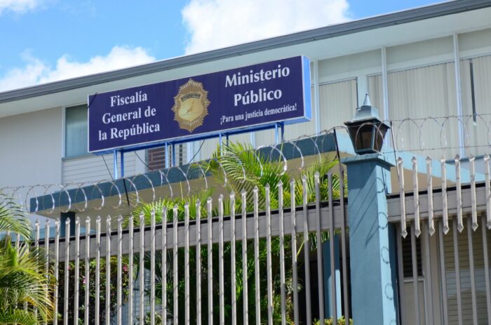Fiscalía aclara que caso de funcionario de Hospital de Limón detenido involucraba vehículo de la CCSS y ambulancia privada