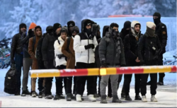 Tras el cierre de cruces fronterizos con Rusia, Finlandia creará centros de recepción de migrantes