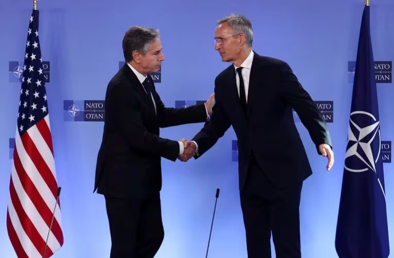 La OTAN se comprometió a mantener el apoyo militar a Ucrania