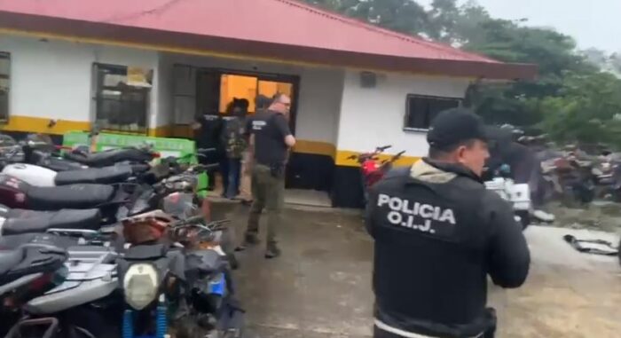 Detienen a policías de Tránsito y a oficial de Fuerza Pública que habrían facilitado armas y vehículos a grupo criminal en San Carlos