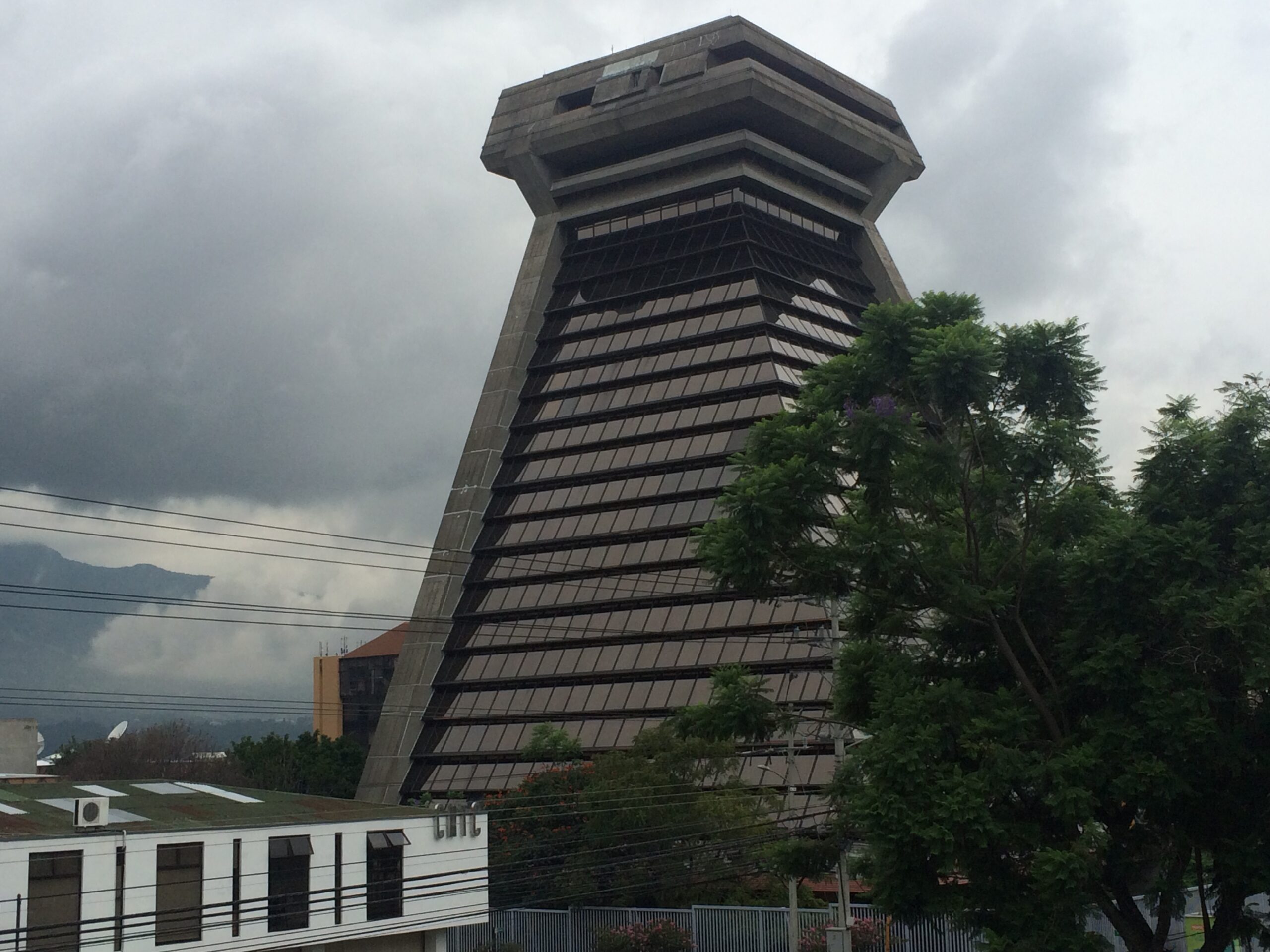 Contraloría califica de ‘improvisada y poco transparente’ la forma en que se pretendía comprar nuevos escáneres