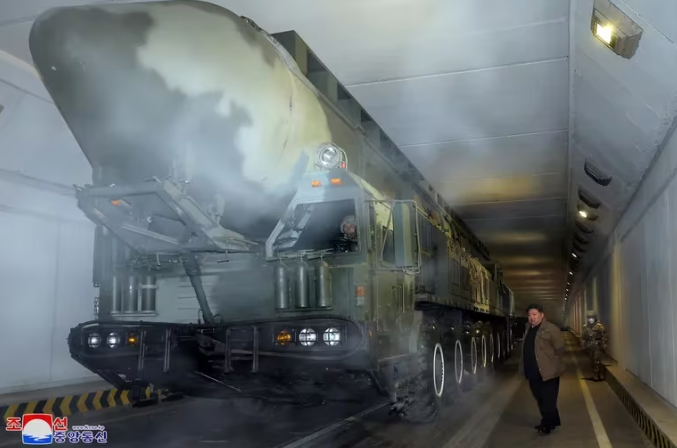 Kim Jong-un amenazó con “las acciones más ofensivas” tras la tercera prueba de su misil intercontinental más avanzado