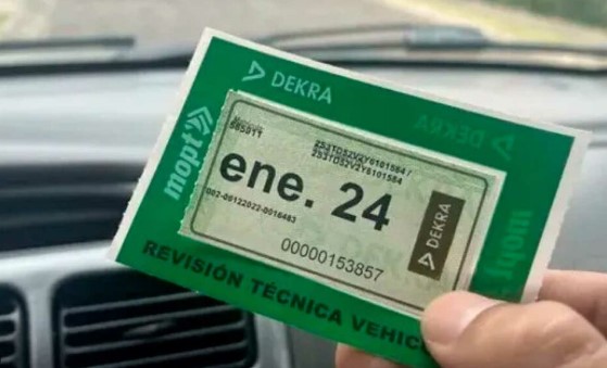 Más de 24 mil vehículos tienen pendiente cambio de sticker con Dekra: Trámite es necesario para pagar marchamo