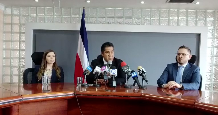 Hacienda se manifiesta en contra de exonerar del IVA los útiles escolares y de rebajar impuestos en 2024