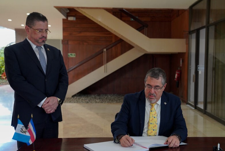 Rodrigo Chaves censura acciones de Fiscalía de Guatemala en contra del presidente electo Bernardo Arévalo