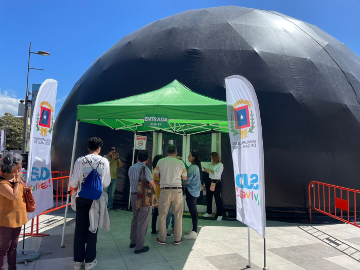 ‘Avenidazo 2023’ tiene como novedad un domo con temática navideña: personas pueden tomarse fotos con Santa Claus