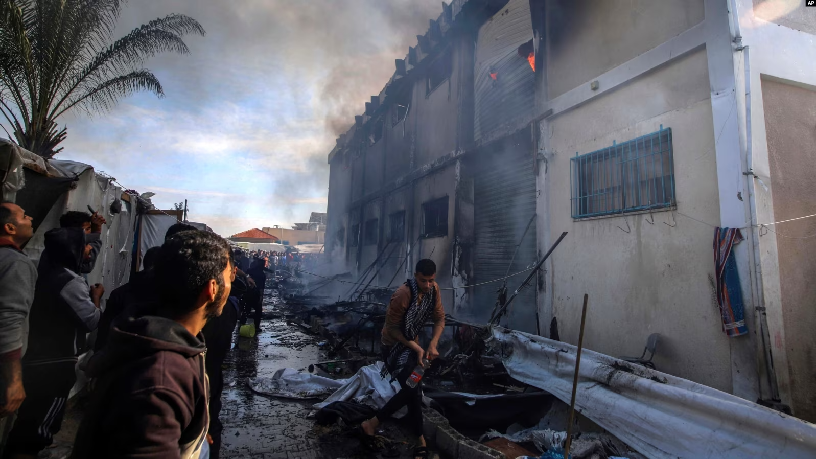 ONU dice empezó a investigar de inmediato acusaciones que vinculan a funcionarios con Hamás, pide retomar financiamiento