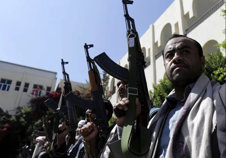 Reino Unido aseguró que Irán “tiene la responsabilidad” de evitar los ataques de los hutíes en el mar Rojo