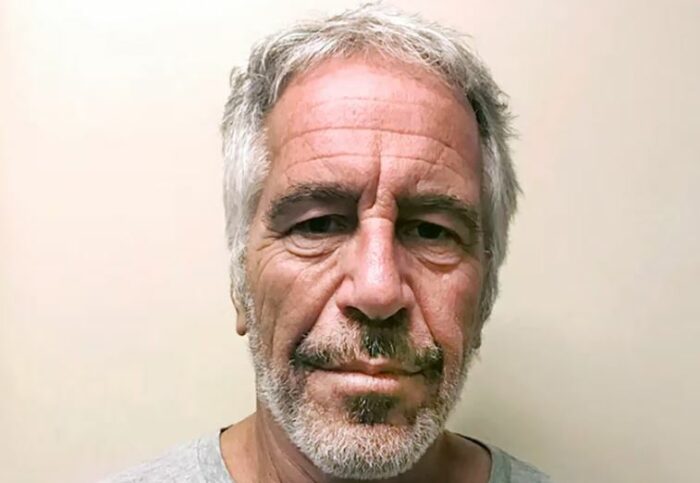 Los nuevos documentos del caso Jeffrey Epstein revelan detalles de cómo usaba contactos para abusar de menores