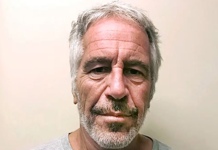 Los nuevos documentos del caso Jeffrey Epstein revelan detalles de cómo usaba contactos para abusar de menores