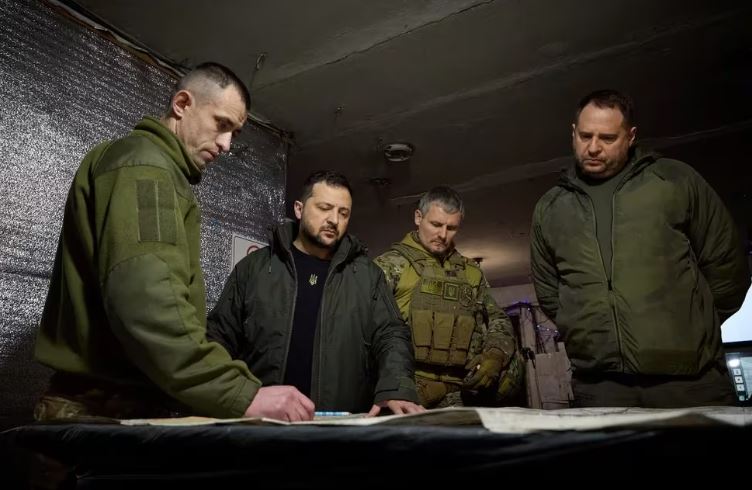 Ucrania se prepara para aumentar la resistencia en el frente de batalla y prevé nuevas ofensivas enemigas sobre Kharkiv