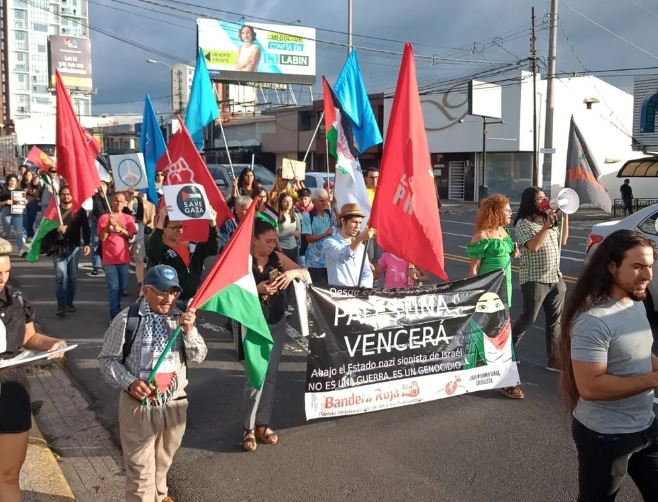Detuvieron a una persona durante manifestación en favor de Palestina por supuestos daños a parte frontal de Embajada de EEUU