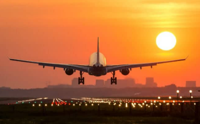 Precio de boletos aéreos tuvo caída de 20% durante el año 2023