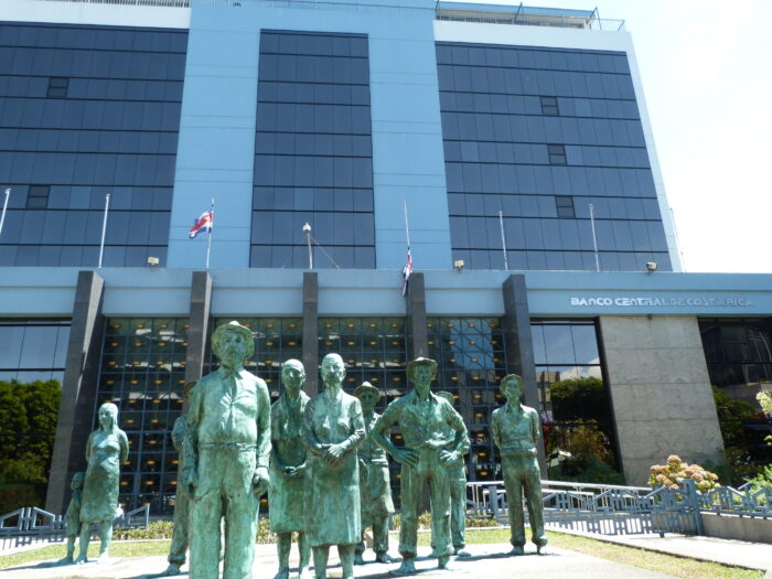 Exportadores piden al Banco Central disminuir tasas de interés para ‘salvar’ empleos