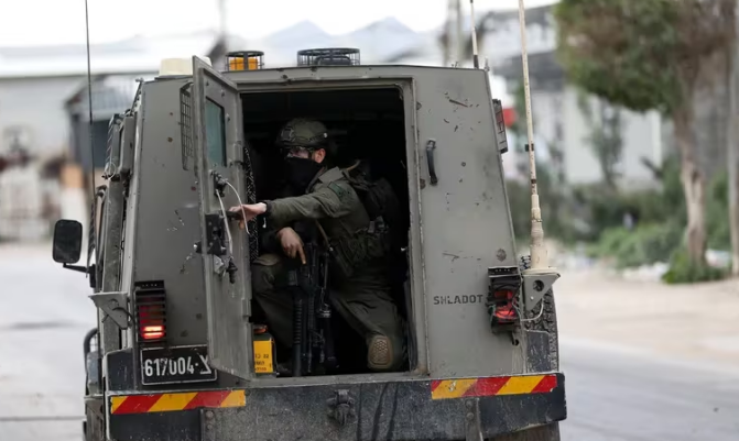 Redadas antiterroristas en Cisjordania: las Fuerzas de Defensa de Israel secuestraron 50 armas y detuvieron a sospechosos