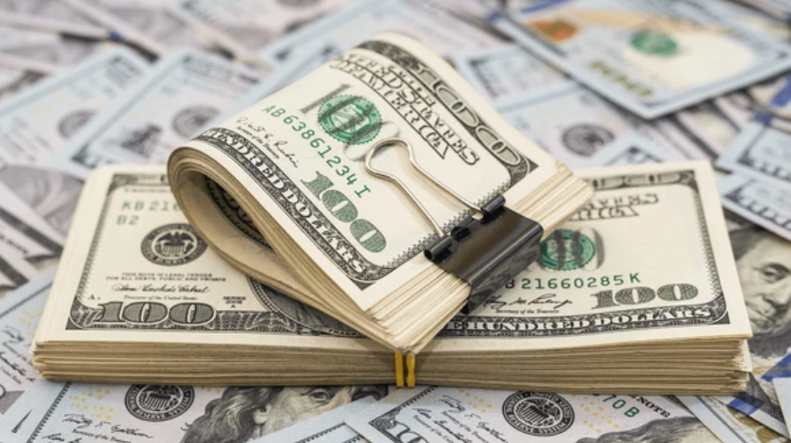 Venta de referencia del dólar se ubicó en ¢521 y llega a punto más bajo en casi una década