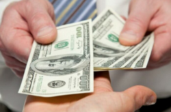Venta de referencia del dólar tuvo caída de ¢3 en 48 horas y se ubica en ¢504