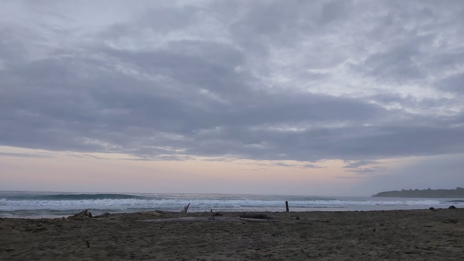 Inicio de semana tendrá fuerte oleaje en el Pacífico Norte y el Caribe