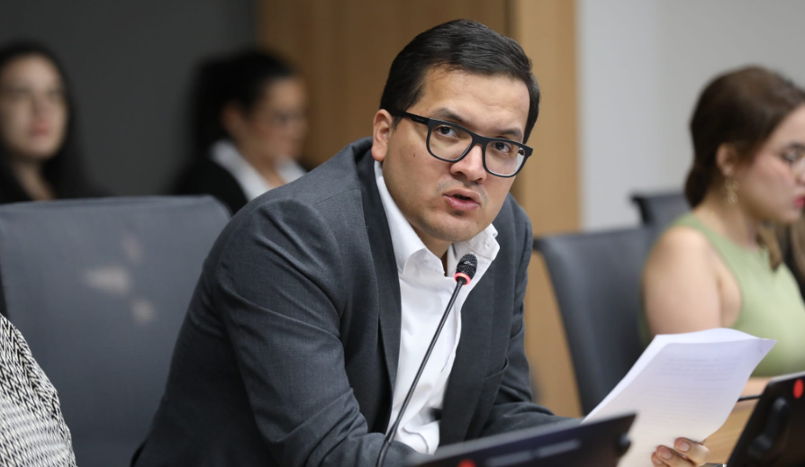 Diputados del FA solicitaron a Aresep una rebaja en la tarifa para cantones afectados por contaminación del agua