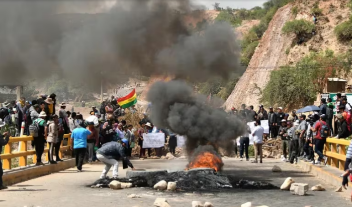 Continúan los bloqueos de carreteras de los seguidores de Evo Morales en Bolivia