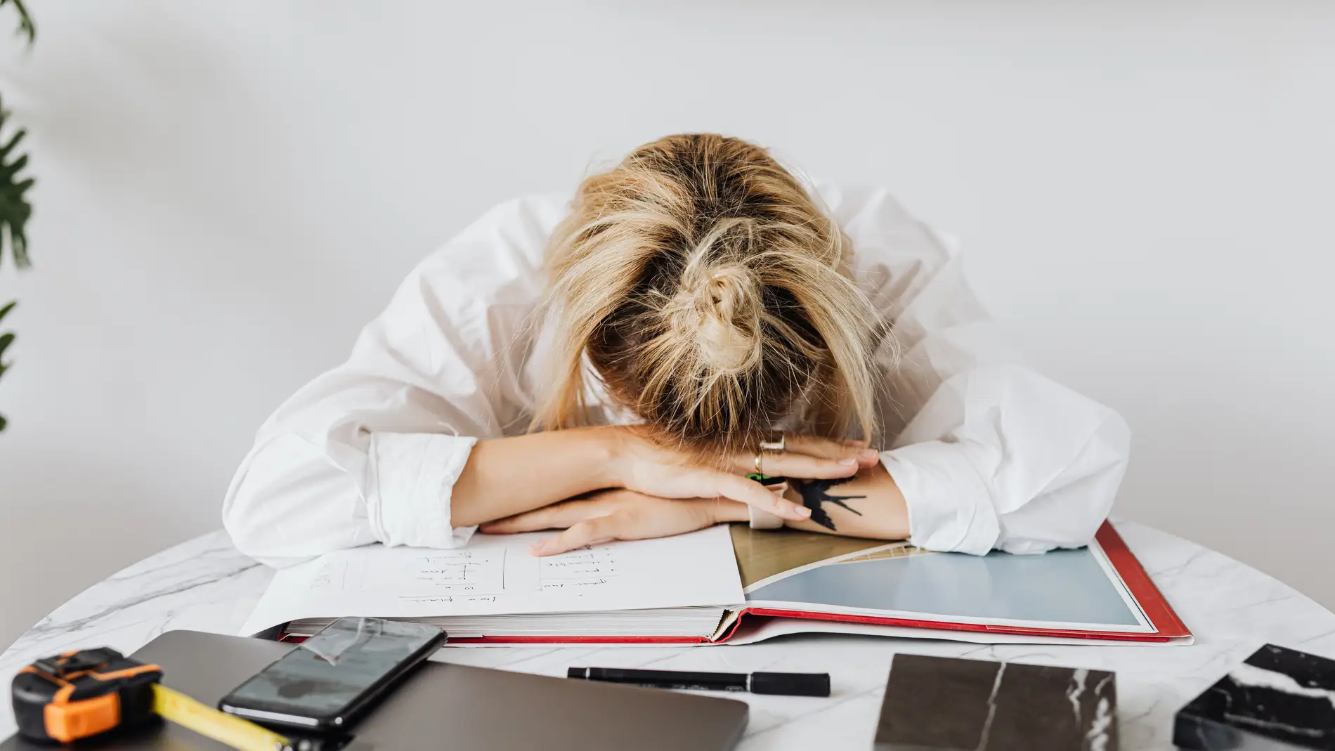 Farmacéuticos expresan preocupación por fatiga en conductores y trabajadores