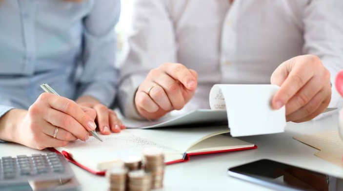 Defensoría afirma que plan para eliminar pago en efectivo de servicios públicos podría generar discriminación y exclusión