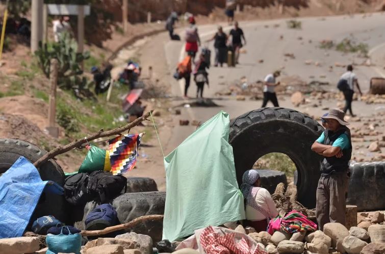 Al menos 14 policías resultaron heridos por enfrentamientos con los seguidores de Evo Morales que bloquean rutas en Bolivia