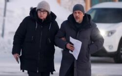 El Kremlin dio a la madre de Alexei Navalny un ultimátum: o accede a un funeral privado o lo enterrarán en la cárcel donde murió