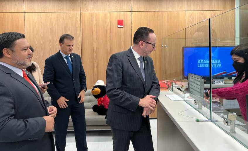 Proyectos presentados por el PLP para cerrar o fusionar instituciones aún no llegan a ser Leyes de la República