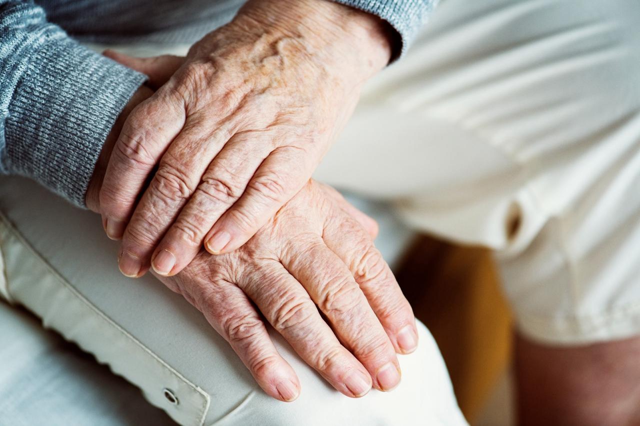 Casos de negligencia por abandono de adultos mayores aumentaron de 8 a 89 entre 2014 y 2022