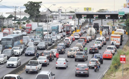 MOPT coordina suspensión de cobro de peaje en Ruta 1 por congestionamientos