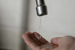 AyA pide uso racional del agua ante aumento de consumo en Orotina y Esparza