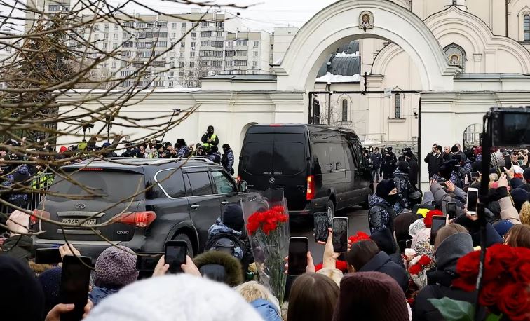 Alexei Navalny recibe su último adiós en Moscú bajo la sombra de la represión de Vladimir Putin