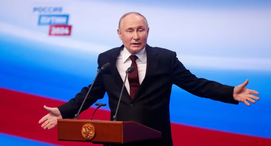 Putin aseguró que había aprobado la liberación de Navalny días antes de su muerte: “Pero lamentablemente pasó lo que pasó”