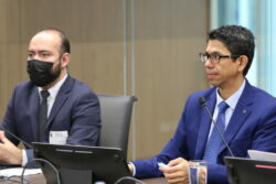 Fiscalía ordenó decomisar dispositivos electrónicos de exministro Luis Amador en el Aeropuerto Juan Santamaría