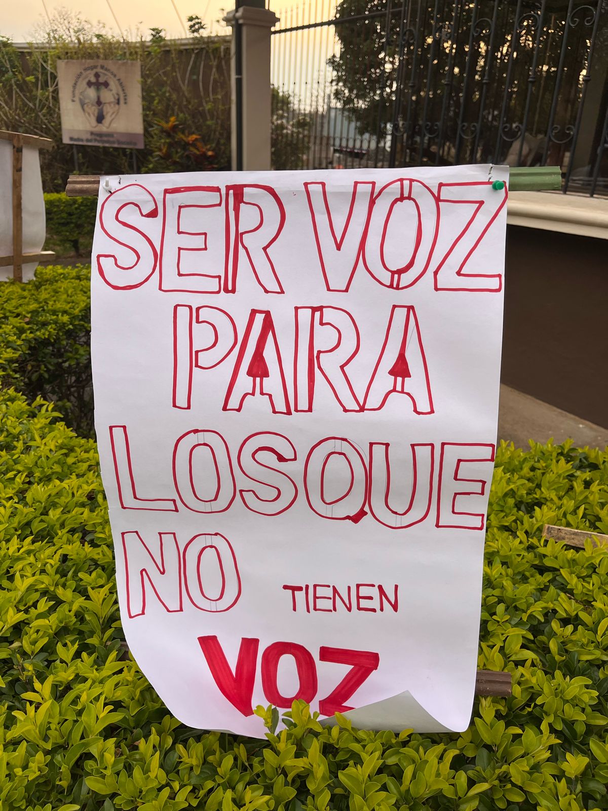 Extrabajadores de Fundación Manos Abiertas acudirán a Casa Presidencial este lunes en busca de ayuda