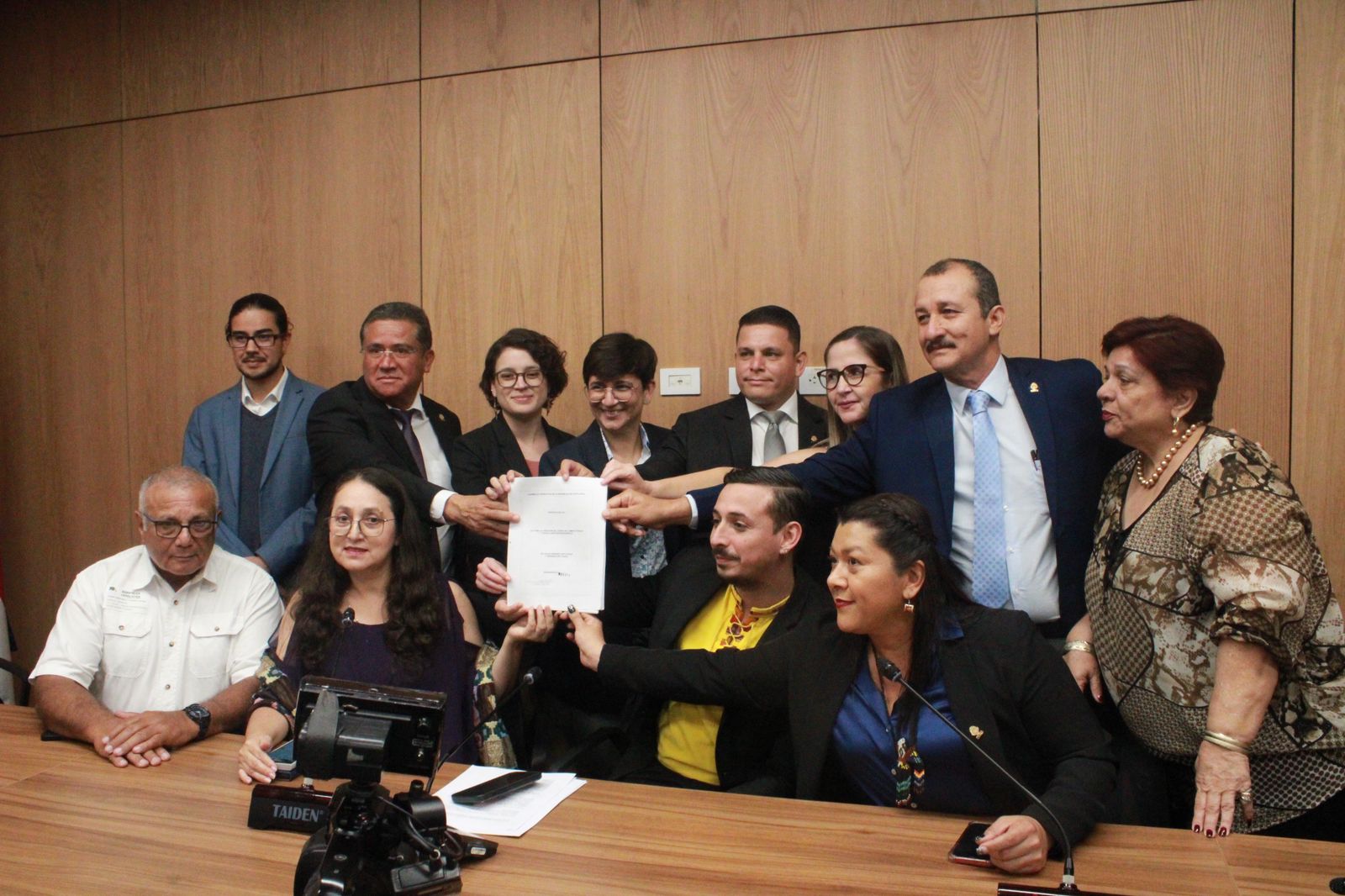 33 diputados firman plan que crearía fondo para ayudar a productores de arroz