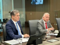 Canciller afirma que decreto sobre 5G es un tema comercial y no debería afectar relaciones entre países