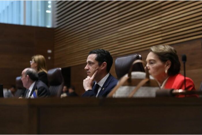 Nueva República presentó 126 mociones al plan que busca prohibir la explotación de petróleo y gas en el país