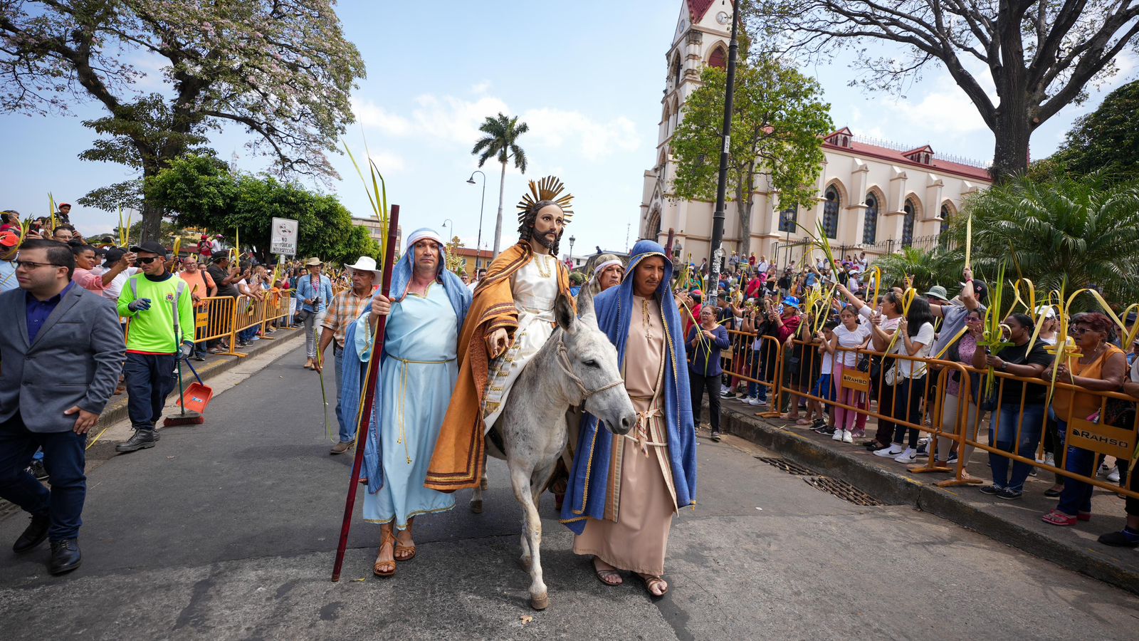 Obispos invitan a la juventud a no aislarse y participar de actividades de Semana Santa
