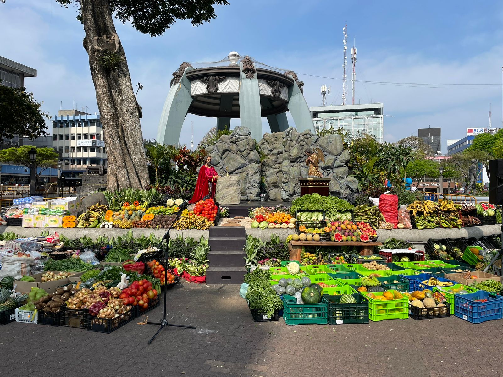 Tradicional ‘Ofrenda del Huerto’ se realizó este Miércoles Santo en el Parque Central de San José