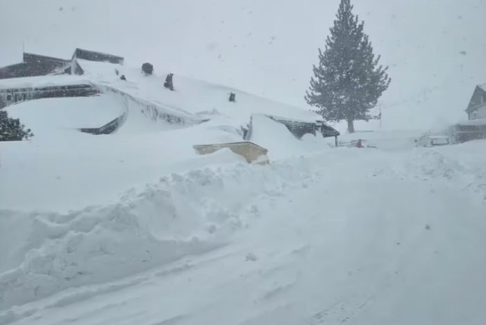 California se prepara para una megatormenta de nieve y más lluvias tras histórica nevada