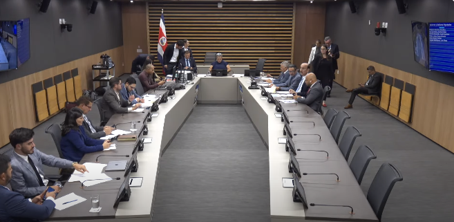 Diputados investigarán contratación de obras para reparar pista de aterrizaje de Aeropuerto Daniel Oduber