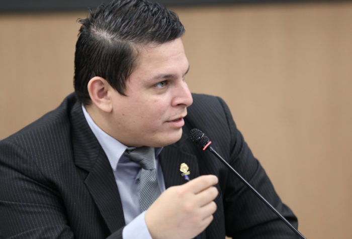 Oficialismo y diputado del PLN se enfrentan por proyecto que prohibiría a jueces asumir cargos en gobierno