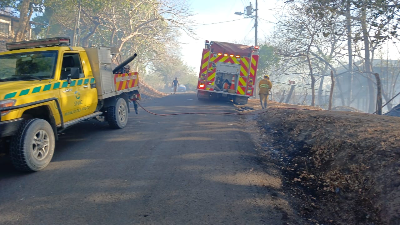 Un nuevo incendio forestal amenaza la Reserva Biológica Lomas de Barbudal
