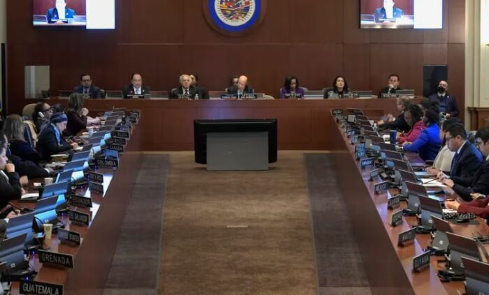 La OEA condenó la irrupción de la policía de Ecuador en la embajada de México y llamó a los países a iniciar un diálogo