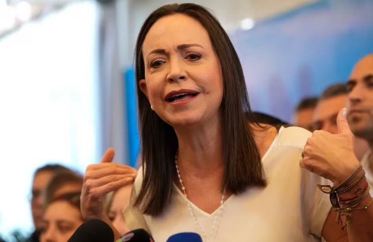 Petro calificó de “golpe antidemocrático” la inhabilitación de María Corina Machado para aspirar a la presidencia de Venezuela