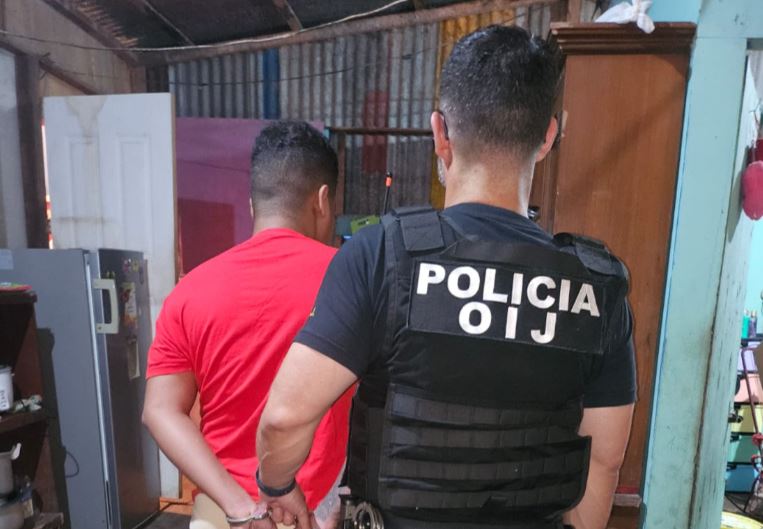 Detienen a dos sospechosos de asesinar a madre e hija en Limón