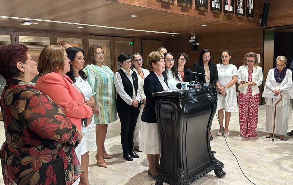 22 diputadas solicitan negociaciones transparentes y agenda con proyectos de impacto positivo de cara al 1° de mayo